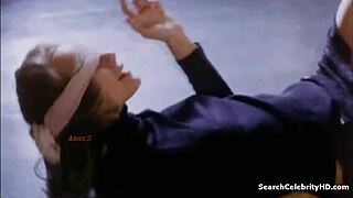 Samantha Morton si spoglia nuda in Under the Skin con una scena di sega sensuale