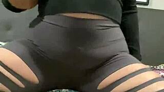 ジュリア・ソトが蒸し暑い瞬間に自分を触る