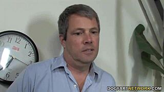 Моли Реј се носи са огромним црним курцем у куколд сесији.