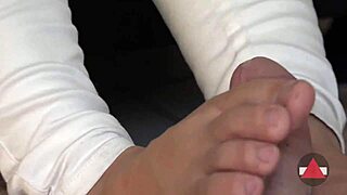 Epické footjob vytrysky v divokej kompilácii