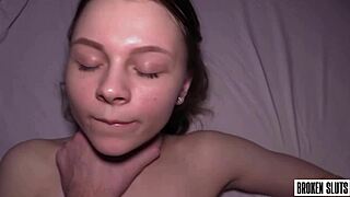 18-ročná kráska je moja dokonalá submisívna sex hračka na rýchly doggystyle! 😘
