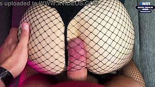 Hej, sød pige i Sailor Moon kostume tilfredsstiller sin mand oralt og mere