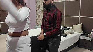 Zajímalo vás někdy, jak se indická přítelkyně a přítel exoticky baví s cucáním a ježděním na kameře?