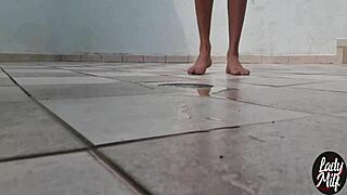 Podniecony przyjaciel ciekawy sekretów Latynoski dzisiaj