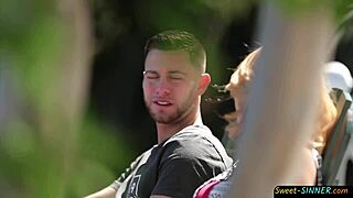 Stílusos milf keményen lovagol fiatal faszon