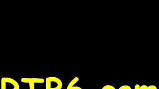 Sexy Peitschen für Schönheits Arsch in enger Bondage Spiel