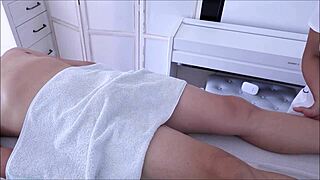 Paras thai-hieronta Bangkokissa käsityöllä ja siemensyöksyllä lopuksi