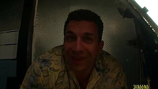 호른병 의사가 매혹적인 환자 벗기고 후 격렬하게 박아.