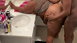 postavil sem kamero v svojo kopalnico za zasebne posnetke