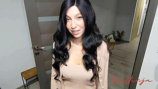 Moja svokra prevyšuje moju priateľku svojím tesným veľkým zadkom a modrými očami.