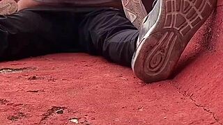 Estudante latina curiosa fica selvagem em aventura de sexo na escola pública. Câmeras escondidas capturam cada momento quente.