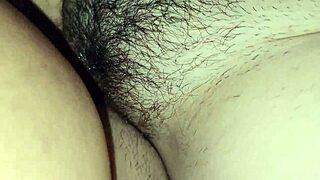 Creampie globoko v mojo pastrovo sestro z bližnjim posnetkom te sočne akcije