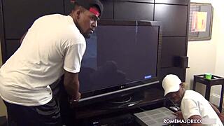 GILF Лейлани Лей се справя с огромния кур на Рим с епични умения за дълбоко гърло!