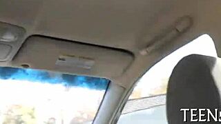 Mladá 18+ Je Tvrdě Bušená v Misionáři s Intenzivním Cucáním a Šukáním!