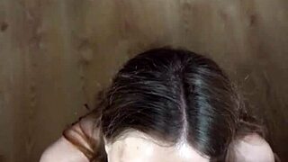 Stirrer inn i øynene dine mens jeg suger til du kommer