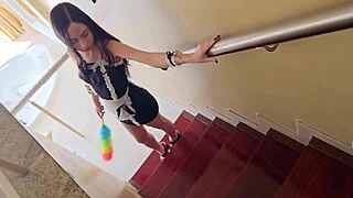 Min stuepike rider meg, hun lengter etter å være min