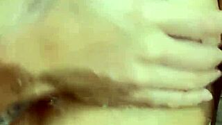 Hun knepper mig live overalt i huset med håndjobs! 😈