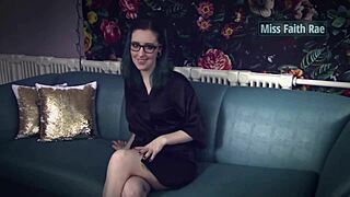 嘿，准备好Faith Rae小姐的女主剥脱和CBT任务肛门挑逗？