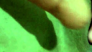 Safada Bia mostra buceta e peitos na rua pública