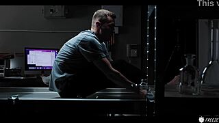 Schöne blonde Ärztin bettelt um Schwanz beim wilden Creampie