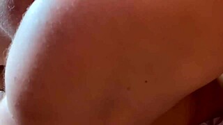 妊婦妻が細身彼女を俺がガチハメするの見てる