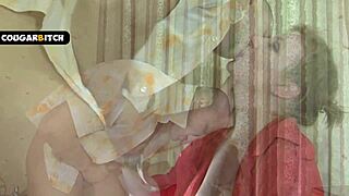 デカ尻クーガー、熟女シーンで激しい舐め