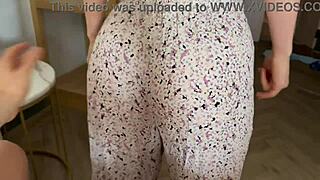 Condivido stanza d'hotel con sorellastra hot per scopata missionaria selvaggia