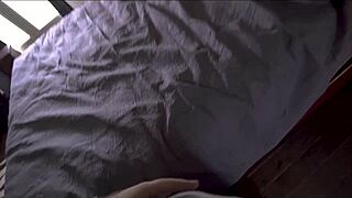 Эй, Алора Джеймс, горячая мама твоего друга, нуждается в бабках для веселья