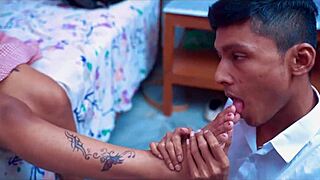 Nuori 18+ intialainen opiskelijapari sukeltaa amatööri hardcore seksiin ekaa kertaa. Se on raakaa ja intensiivistä!