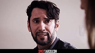 Девица тинејџерка 18+ покушава секс први пут на журци, вау тако вруће! 🔥