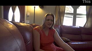 Neverím, že manželka môjho kamaráta Mia Vallis tak potrebuje peniaze. Robí to pre mňa vo fantázii!