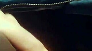 Si kdaj videl lepo NRI punco masturbirati v avtu?