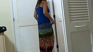 Ohromujúca 59-ročná latinská nevlastná mama v erotických scénach s cumshotmi