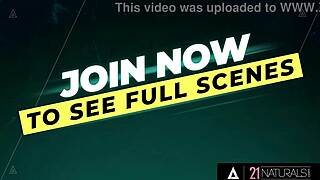 Ei, quer ver Ivi Rein começar o dia com anal e boca cheia de porra?