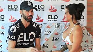 Hej, Lorena Doll, jsi připravená to rozpálit před tou pikantní místností?