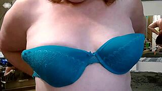 krągła rudowłosa Dawn obnaża grube ciało i mówi brudnie do mnie