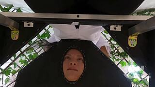 A masszőr vad happy endinget kínál az 1. részben. Salome Gil csillog ebben a gőzös kolumbiai jelenetben.