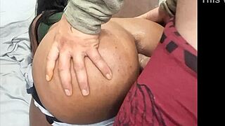 Vejam como fica aberta a bunda da minha venezuelana depois de uma sessão intensa.