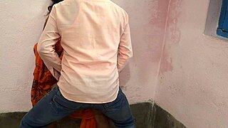 तो, भारतीय गर्म भाभी दर्जी मास्टर के साथ नॉटी हुई