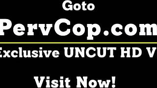 Horká bikini teen modelka chycená při krádeži prádla, šukána perverzním policajtem v obchodě!