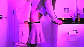 Genç Kulüp Tuvaletinde Sert Sikildi, Vahşi Partide.