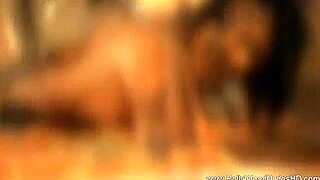 wow, tjek denne smukke indiske kvinde med naturlig fantastisk krop danse