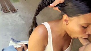 El marido de la vecina ofrece un trato de negocios turbio mientras evita la sospecha de su esposa