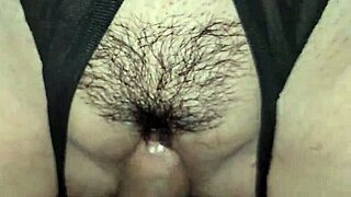 Είμαι εμμονή με την τριχωτή έφηβη αδερφή μου την πρώτη φορά