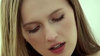 Ωχ, γλυκές ημιτελείς αδερφές γαμάνε τυχερό φωτογράφο, ξέρεις;