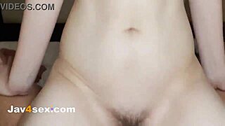 「よ、これらのセクシーアジアン女性がハードコアJAVシーンで突かれるの見て溶けたい？」