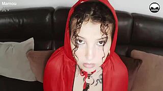 SOLO RØDHÅRET LINA JOY LEGER NØGEN OG VISER PERFEKT KROP I 4K!