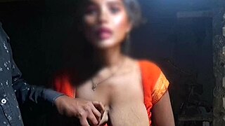 एशियन क्यूटी सौतेले भाई द्वारा वेबकैम पर चोदी जाती है