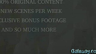 Vad händer i het fyrmannagrupp med Nicole Doshi och Hailey Rose?