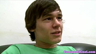 Jak tato skutečná děvka zvládne plnou hubu spermatu?